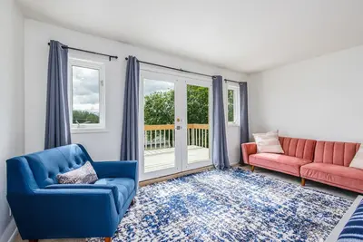 Image de Spacious five bedroom home with mountain views, patio, & sauna