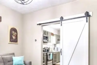 Image de Modern and comfy home five minutes from downtown