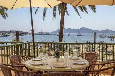 Image de Beach/Seafront Apt. 3 Bedrooms, Balcony, Panoramic Views of the Bay - Centre of Port de Pollenca!