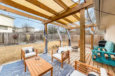 Image de Getaway at Velias Way in Pflugerville 15 min from Downtown Austin!