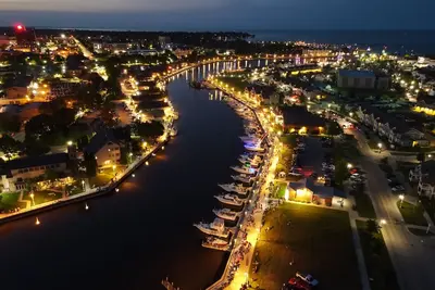 Image de Top Floor Condo With Lake Michigan Views Throughout!