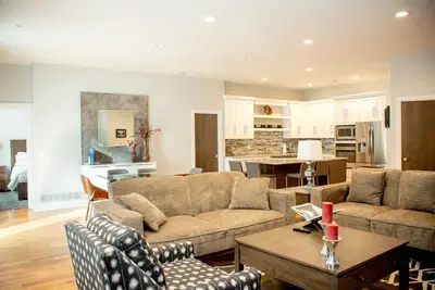 Image de Condo in Historic College Building