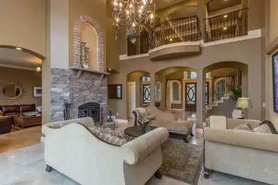 Image de Beautiful Country Villa on 5 acres, 5 minutes to downtown