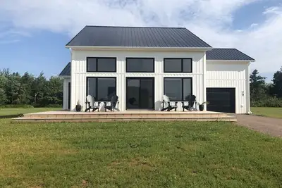 Image de Beautiful new ocean view home that sleeps 10.