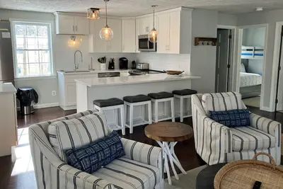 Image de Fully renovated, dog-friendly home with private beach access & golf nearby