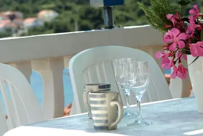 Image de Appartement de deux chambres avec la terrasse et la vue sur le mer Grebastica, Sibenik (A-20736-b)