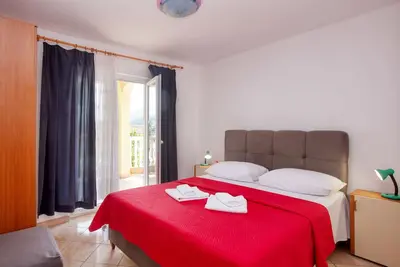 Appartement de deux chambres avec la terrasse et la vue sur le mer Grebastica, Sibenik (A-20736-d)