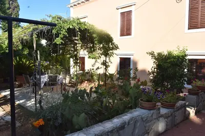 Appartement de deux chambres avec la terrasse et la vue sur le mer Mali Losinj, Losinj (A-20783-b)