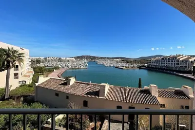 Studio pour 2 personnes vue mer aux Marines de Cogolin