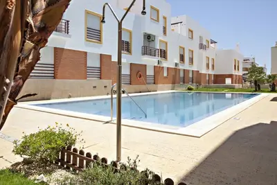 Image de 3 chambres avec piscine et 300m de la plage