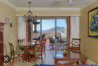 Image de 1 Bedroom 1 bath  executive suite July 11-18 1300$