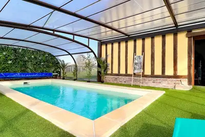 Image de Villa paisible, piscine couverte chauffée  toute l'année : La Romane