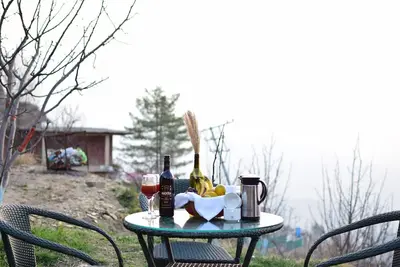 Image de Crested View | Cottage in Fagu | w King Bed, food, View