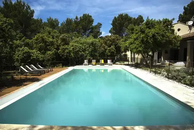 Image de Provence! Propriété au calme, en famille, entre amis. Grande piscine.