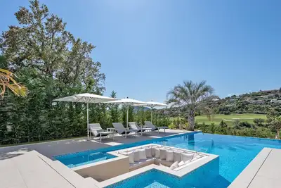 Image de 5 étoile deluxe propriété pas loin du plages à Sainte-Maxime