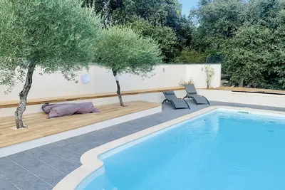 Image de Villa sans vis-à-vis piscine cuisine d'été salle de sport