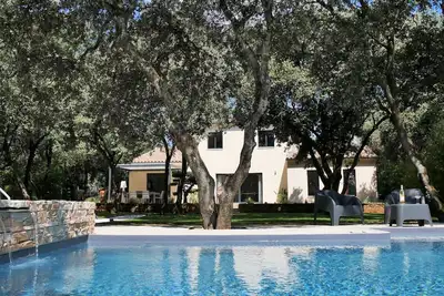 Image de Maison sous les chênes avec vue dominante