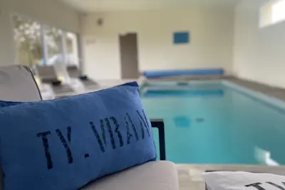 Image de Villa 4**** -Ty-Vran-Piscine interieure-50 Mètres de la plage.