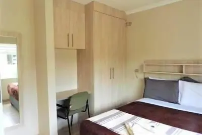 Image de 2 bedroomed apartment with en-suite and kitchenette - 2065