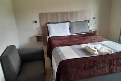 Image de 2 bedroomed apartment with en-suite and kitchenette - 2068