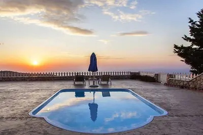 Image de Traditional Villa with Sea View & Private Pool & large outdoor area