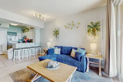 Image de 23rd-floor beachfront condo with Gulf views, beach, pools, hot tub, & sauna