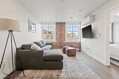 Image de King Bed! J & K on Main Luxury Apartment 403