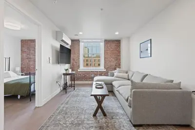 Image de J & K on Main Luxury Apartment 404