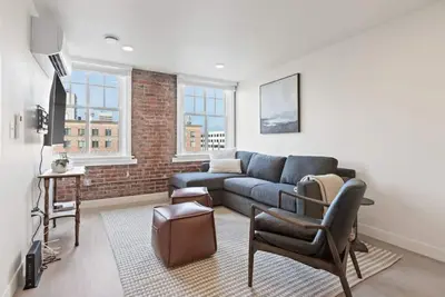 Image de Roav Stays - J & K on Main Luxury Apartment 405