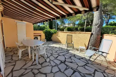 Image de Petit mazet climatisé de 25m2 à 500m de la mer et 200m du village