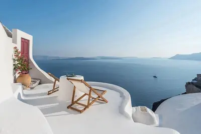 Image de Sculptors cave house, Santorini by Cycladica