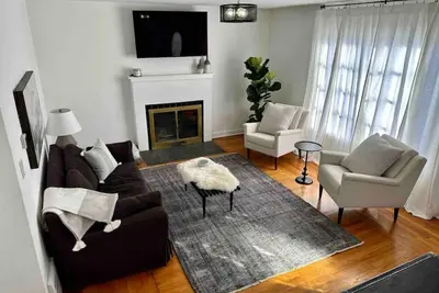 Image de Henderson House Eureka. Centrally located stylish home with all amenities.