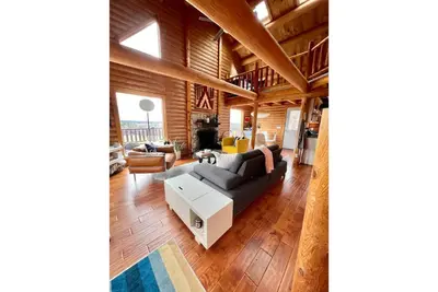 Image de Idyllic Retro Hudson Cabin