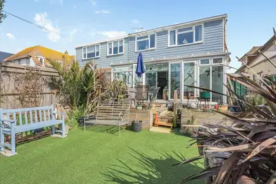 Image de 2 chambres à coucher à Seaford