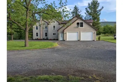 Image de Your summer family retreat- with a hot tub! \n\n