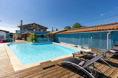 Gîte 2 à la Maison Mosaïc avec piscine partagée