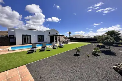 Image de Luxury Five star two Bed Villa in Faro Park area with heated pool