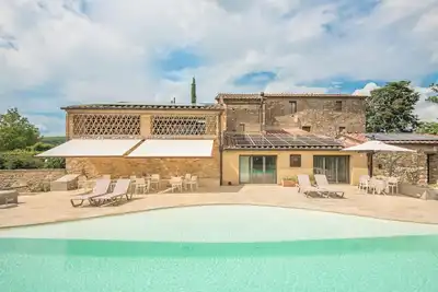 Appartement 'Brotes Appartamento Ciliegio' avec piscine partagée, Wi-Fi et climatisation.