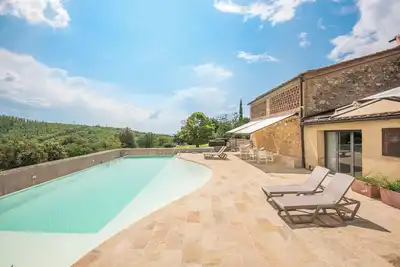 Appartement 'Brotes Appartamento Mandorlo' avec piscine partagée, Wi-Fi et climatisation.