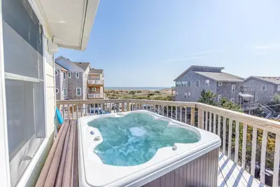 Image de Semi-Oceanfront Home in Avon w/ Hot Tub and Nearby Beach Access