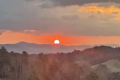 Image de Cozy Mountain Home, Amazing Sunrises with a Hot Tub!
