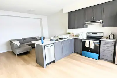 Image de Brand New Cozy 2 Bed 1. 5 Bath Townhouse