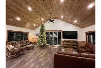 Image de Warm River Moose Lodge Cabin on private, Gated acreage