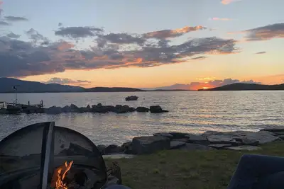 Image de Idyllic waterfront 4 season camp