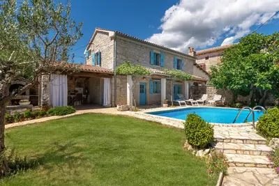 Image de Typical Istrian stone house with garden, pool and sauna, Pets are welcome.
