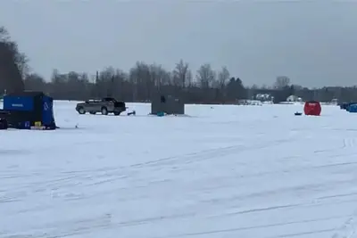 Image de Winter Getaway/IceFishers(shanty, auger, included)