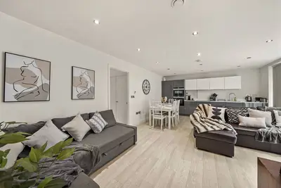 Station Suite, A Modern & Spacious Apartment By Cambridge Station