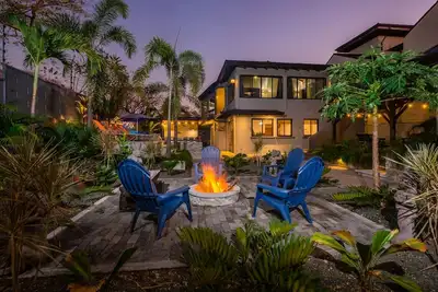 Image de 12 Guests 5 Bedrooms Private Pool Firepit Walk to Beach