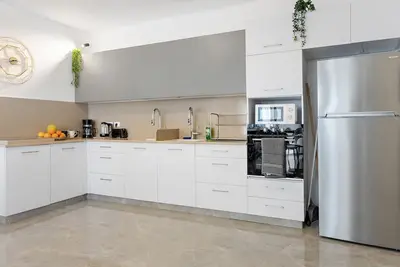 Luxury 2 Br Apt in Machane Yehuda Jerusalem-31