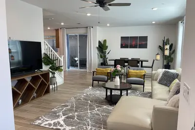 Image de Fresh modern home-gated community with large pool-near Copper River